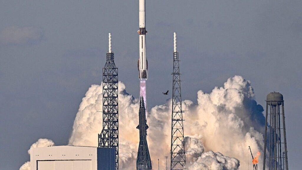 blue origin New Glenn rocket lifts off at Cape Canaveral