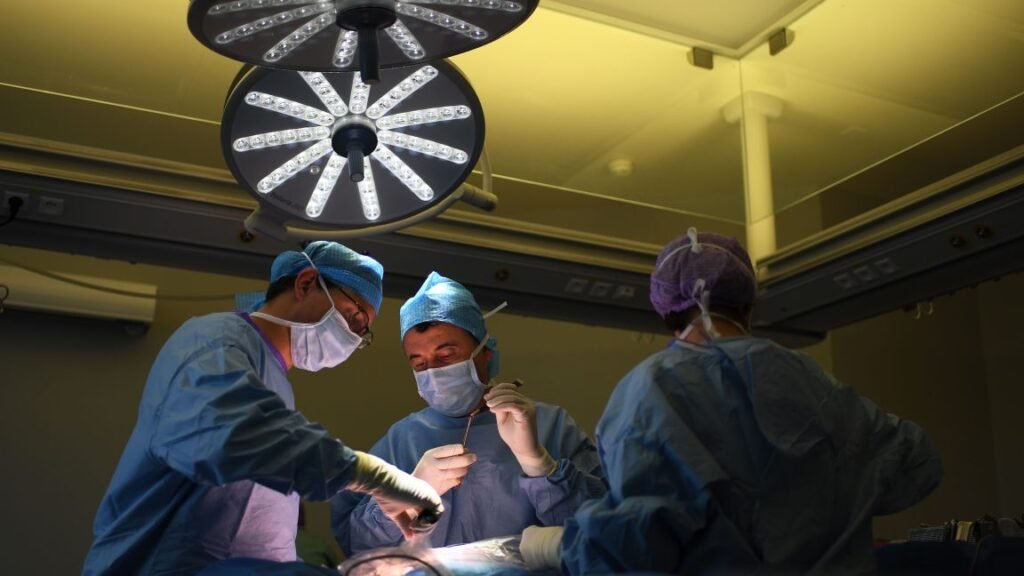 Florida surgeon charged with killing man after removing liver instead of spleen Florida surgeon charged with killing man after removing liver instead of spleen