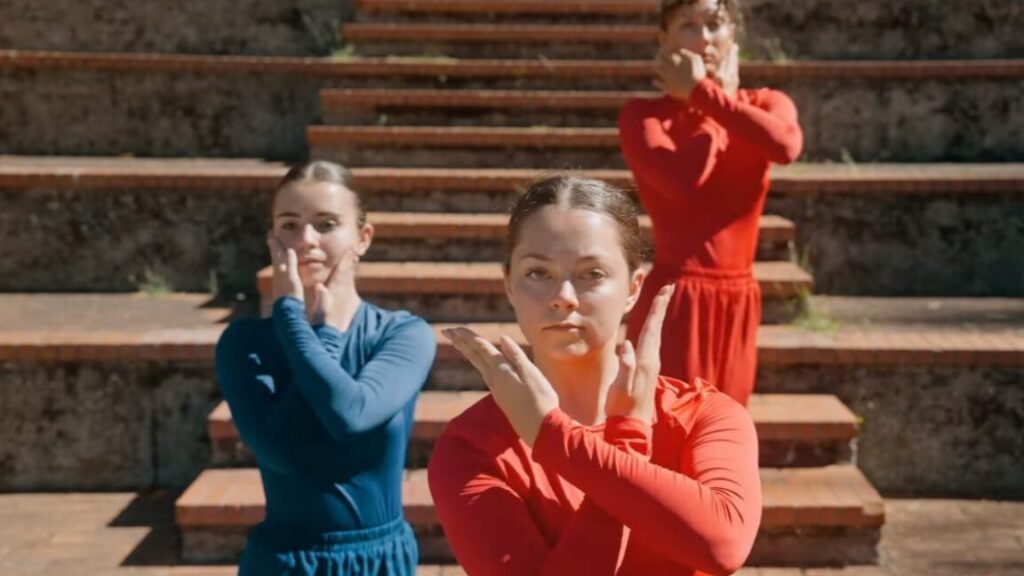 dancers dressed in red and blue to represent positive and negative charges, respectively, with twists and turns reflecting the differences between crystalline and semicrystalline materials.