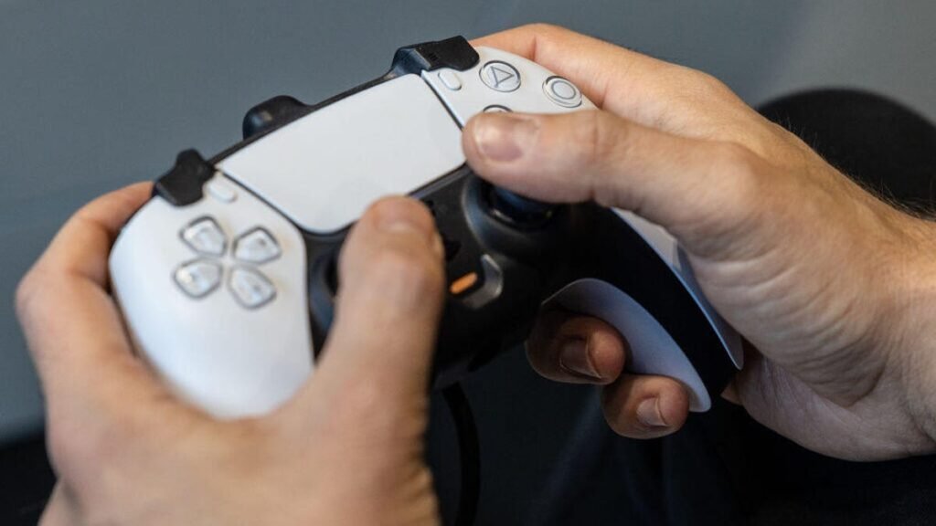 hands on white play station controller