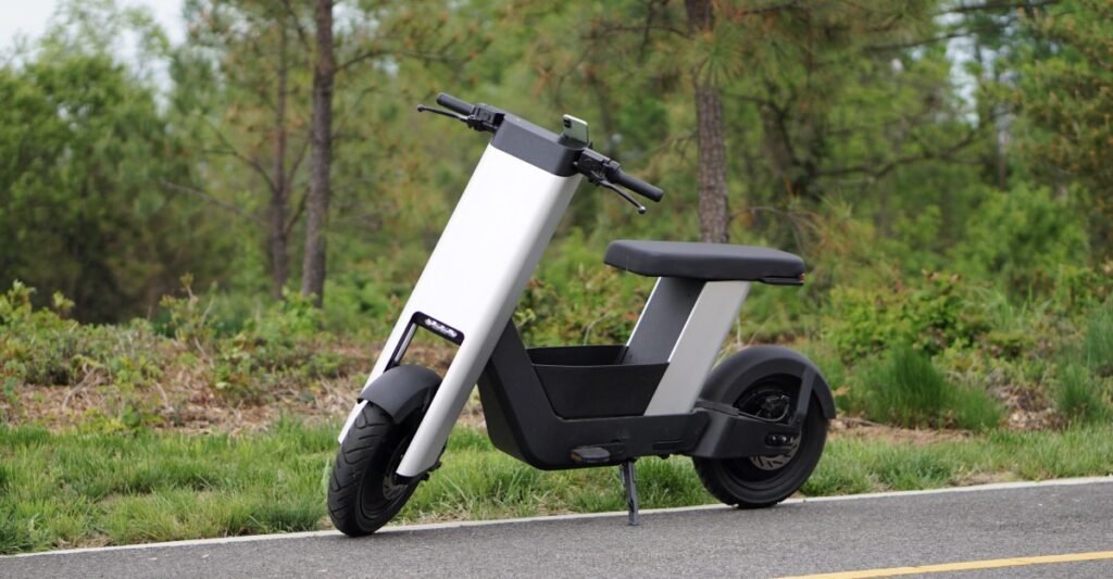 The Infinite Machine Olto is part motorcycle, part bike, part Cybertruck The Infinite Machine Olto is part motorcycle, part bike, part Cybertruck