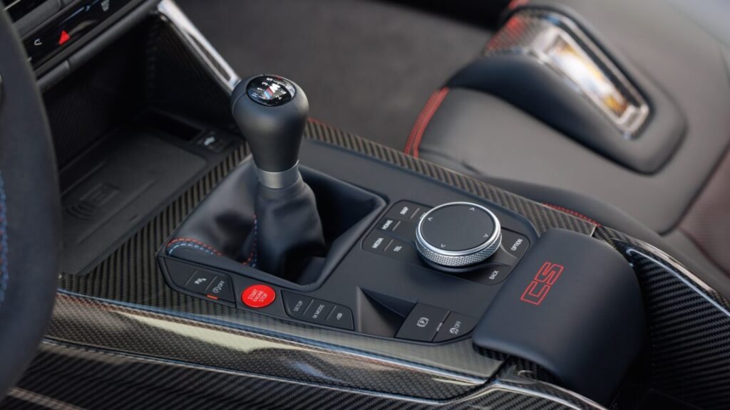 BMW sends off the 6th-gen M3 CS with a manual gearbox, rear-wheel drive BMW sends off the 6th-gen M3 CS with a manual gearbox, rear-wheel drive