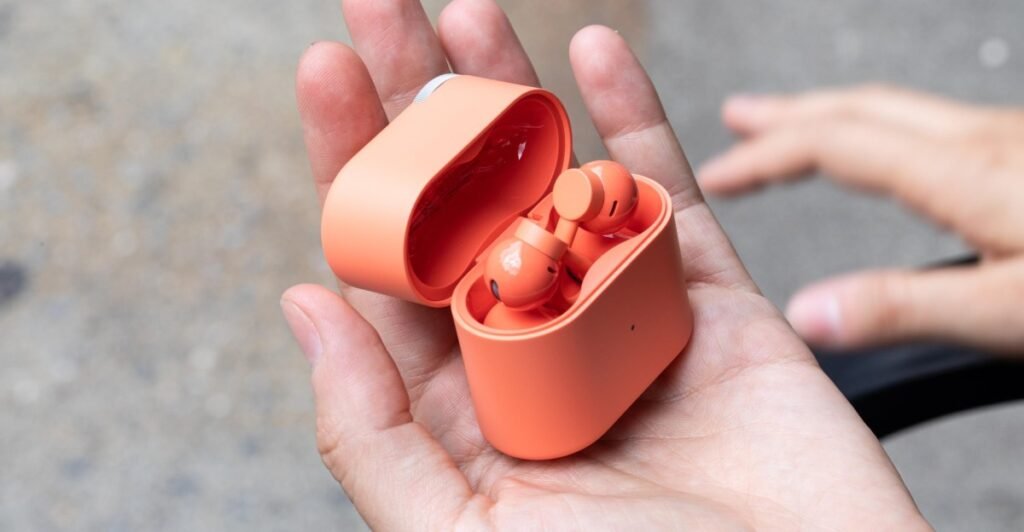 CMF hit the balance between cheap and good clip earbuds CMF hit the balance between cheap and good clip earbuds