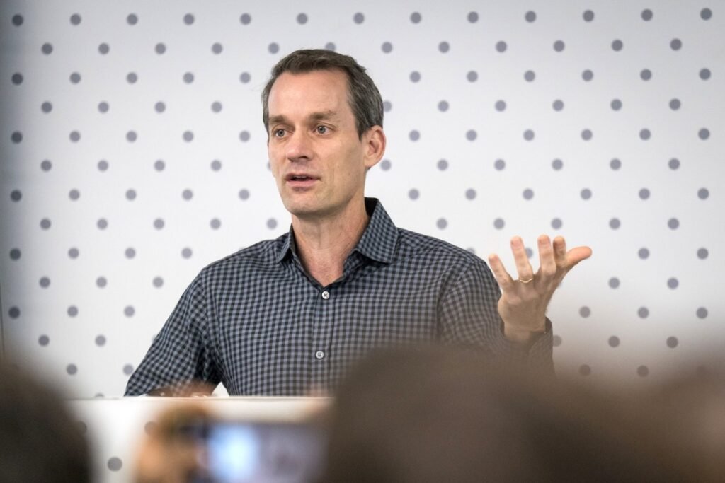 Jeff Dean and other top AI researchers are leaving Google to launch their own startup Jeff Dean and other top AI researchers are leaving Google to launch their own startup