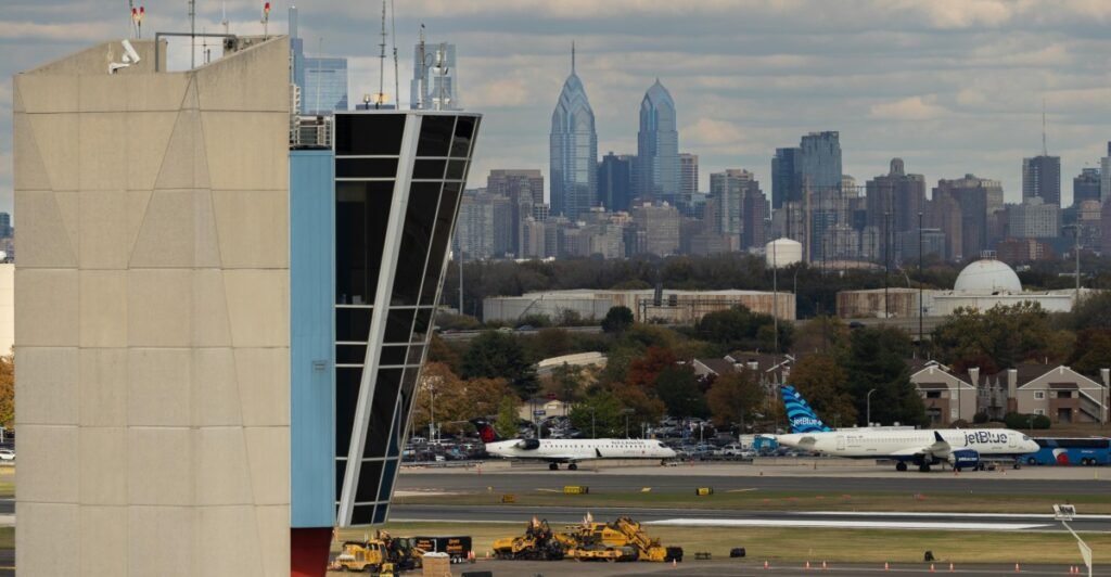 A cut cable disrupted hundreds of flights across the US