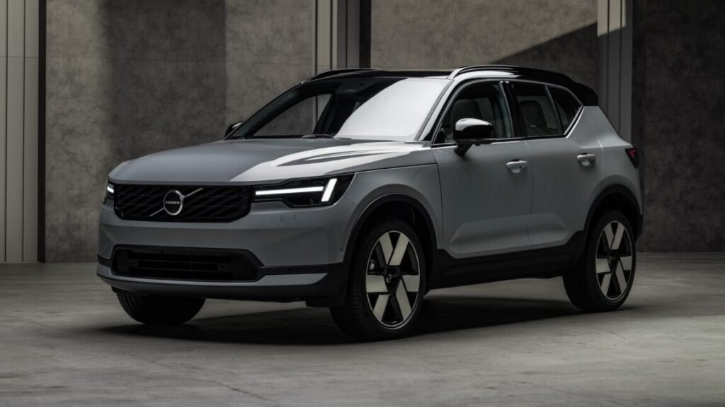 Volvo XC40 front 3/4 view