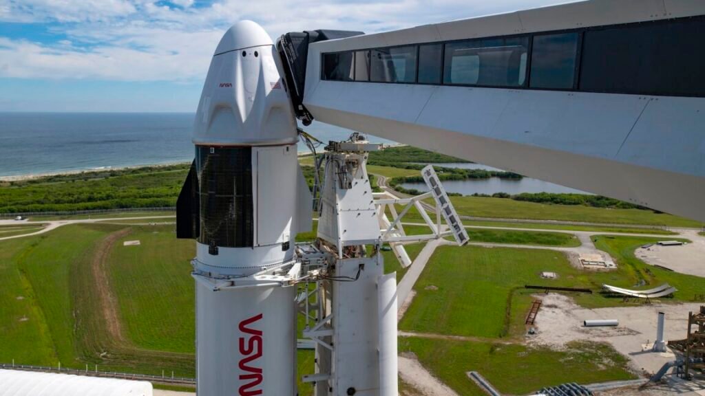 NASA has a Dragon dilemma, and there appear to be no good answers NASA has a Dragon dilemma, and there appear to be no good answers