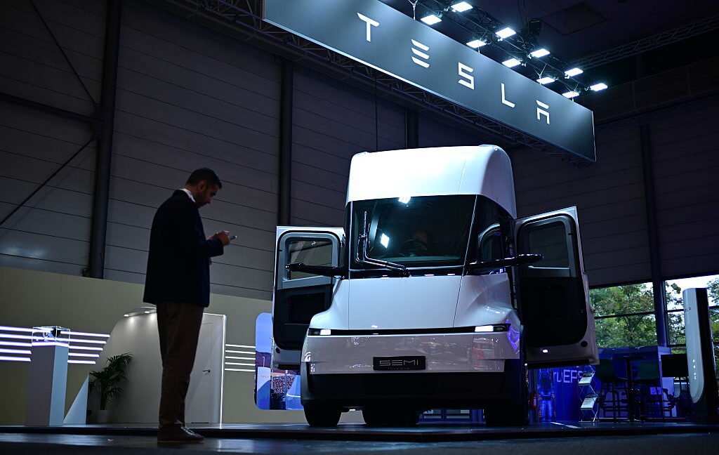 Tesla’s big electric truck faces an even bigger infrastructure challenge Tesla Semi