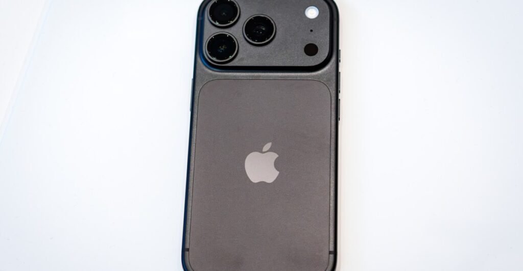 The black iPhone Pro returns